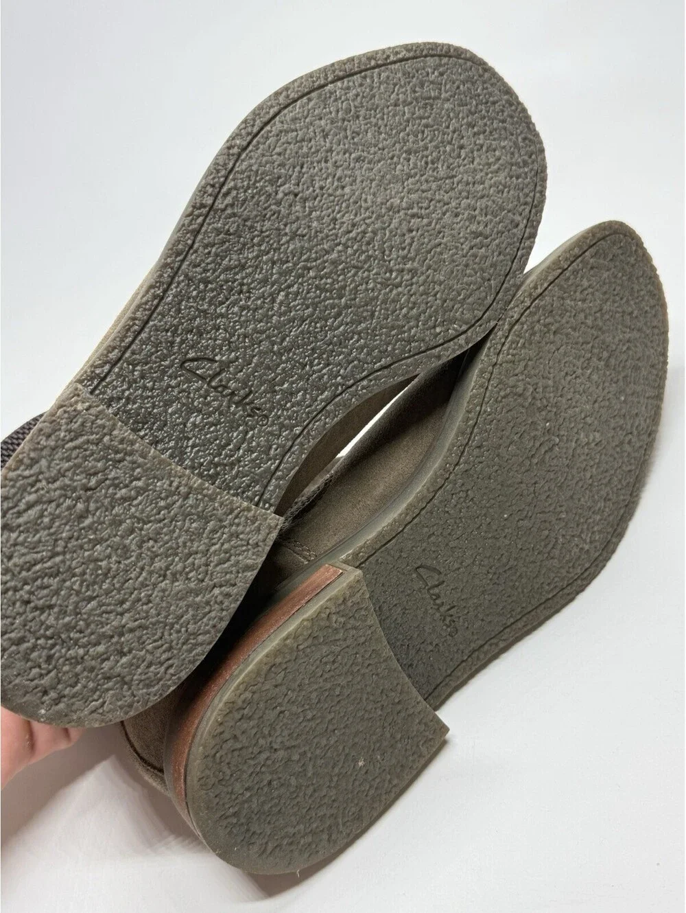 Clarks Boots Mens Size 9.5 Brown Suede Chelsea Ankle Pull On Casual Booties